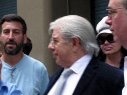 Carl Bernstein passing by.