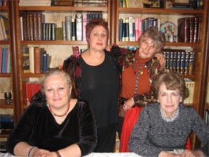 Left to Right, Standing: Dr. Phyllis with Polish-Israeli-British filmmaker extraordinaire and Holocaust memoirist, Mira Hammermesh. Left to Right, Seated: Hebrew teacher extraordinaire Rachel Shargal and eminent Freud scholar and former editor of Partian Review, Edith Kurzweil. Both Hammermesh and Kurzweil escaped Hitler when they were teen-agers. Hammermesh has done award-winning films about white maids and black madams in apartheid-era South Africa, the caste system in India, the “madness” that overtakes some visitors to Jerusalem, the Palestine-Israel “situation” and how contemporary Poland views its missing and murdered Jews—namely, with nostalgia. Young Polish Christians are learning Yiddish, marketplace vendors sell Hassidic puppets, etc.